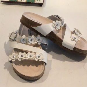 Girls Birkenstock style shoes. Sz 1 new white